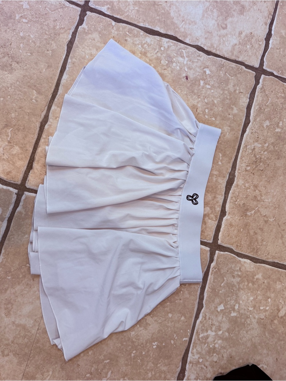Aritzia White Pleated Mini Skirt size medium
